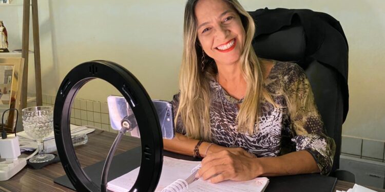 Sheyla Galba cobra da Prefeitura contratualização da Unidade Materno Infantil e mais estrutura nas UBS
