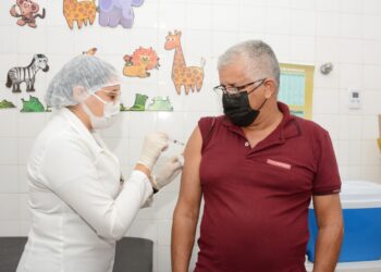 Pessoas a partir de 58 anos estão sendo vacinadas em Socorro contra a covid-19