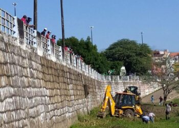 Prefeitura de Propriá dá continuidade a mutirão de limpeza nas margens do Rio São Francisco