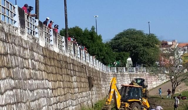 Prefeitura de Propriá dá continuidade a mutirão de limpeza nas margens do Rio São Francisco