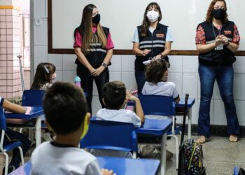 Vigilância Sanitária realiza ação com estudantes do ensino fundamental