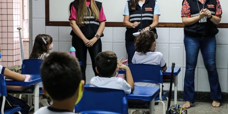 Vigilância Sanitária realiza ação com estudantes do ensino fundamental
