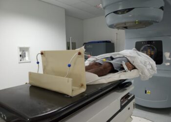 Técnico de radioterapia do Huse cria acessório e oferece mais conforto para o tratamento do paciente oncológico