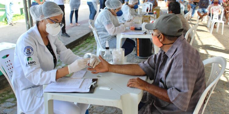 Em parceria com a UFS, testagem para Covid-19 é realizada em Simão Dias
