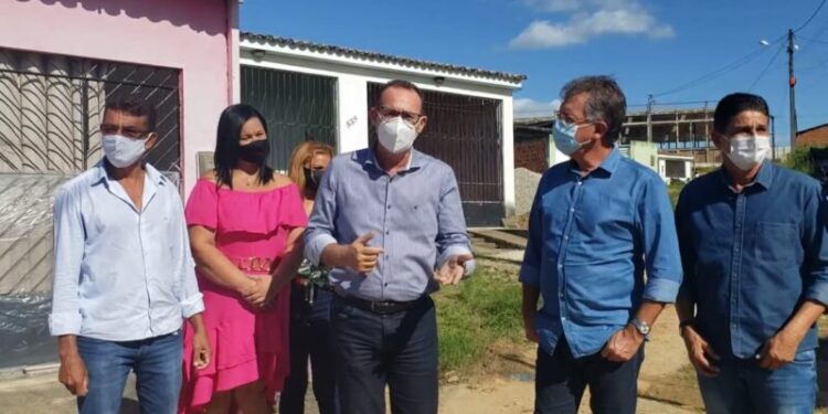 Zezinho Sobral trabalha para levar ações de infraestrutura às ruas de Laranjeiras