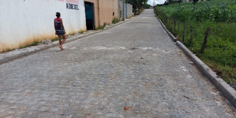 ROSÁRIO DO CATETE: “Pavimentação vai facilitar o escoamento da produção da agricultura familiar”, afirma o prefeito interino Magno Monteiro