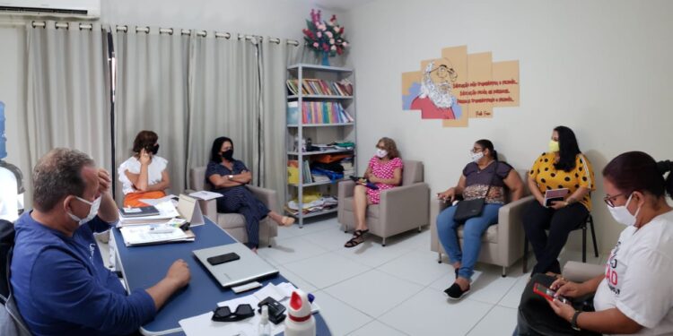 Educação realiza reunião para retomada das aulas em Propriá
