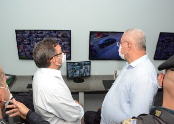 Secretário de Segurança e Comandante da PM visitam central de videomonitoramento da Guarda Municipal de Socorro