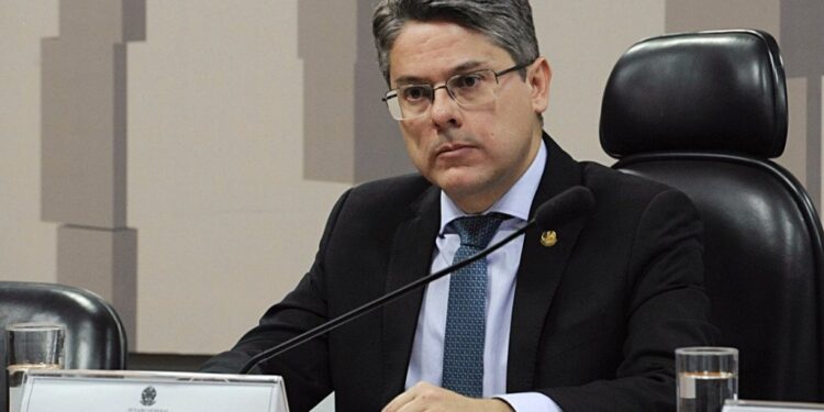 Senador Alessandro Vieira anuncia desfiliação do Cidadania