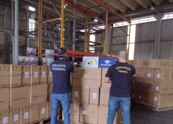 Receita e Anatel apreendem 16 mil desbloqueadores de TV por assinatura