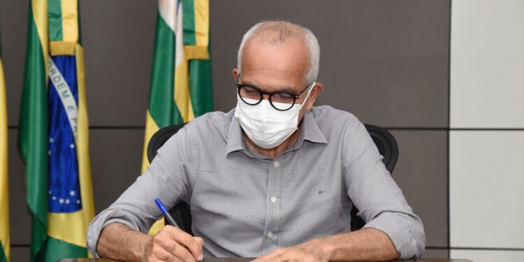 Edvaldo Nogueira mantém medidas restritivas e proíbe a venda de fogos de artifício no período junino