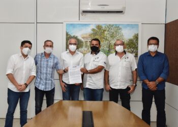 PMA assina termo de permissão que autoriza permanência do kartódromo na Orla da Atalaia