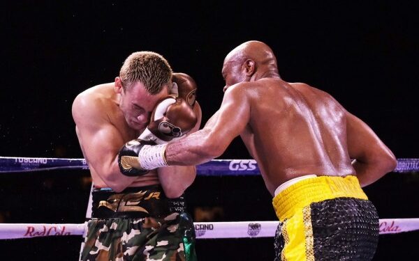 Anderson Silva dá show e vence ex-campeão mundial em retorno ao Boxe