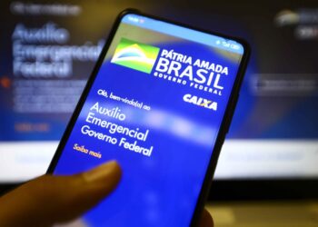 Trabalhadores nascidos em abril podem sacar auxílio emergencial