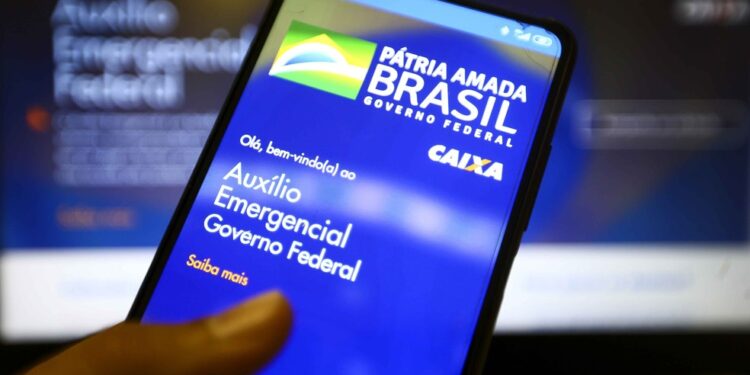Trabalhadores nascidos em abril podem sacar auxílio emergencial