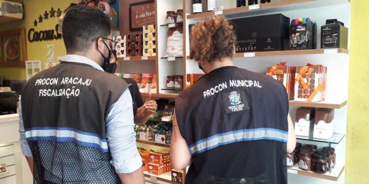 Procon Aracaju realiza série de fiscalizações voltadas ao Dia dos Namorados