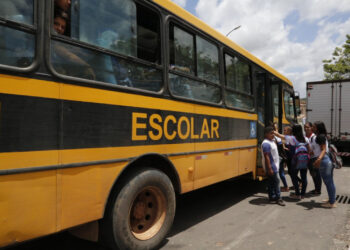 Caminhoneiros, taxistas de lotação e transportadores escolares do município se vacinam a partir desta terça (8) em São Cristóvão