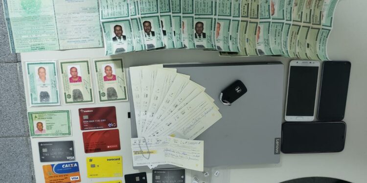 Polícia Civil flagra estelionatário em tentativa de golpe contra banco em Aracaju