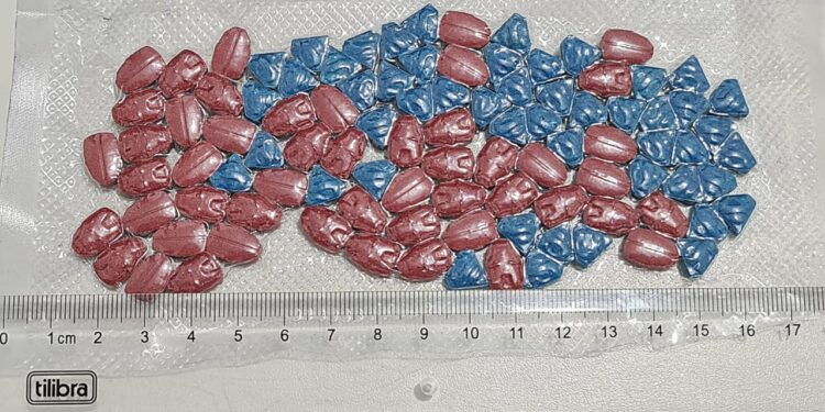 Polícia Civil prende homem na posse de 100 comprimidos de ecstasy