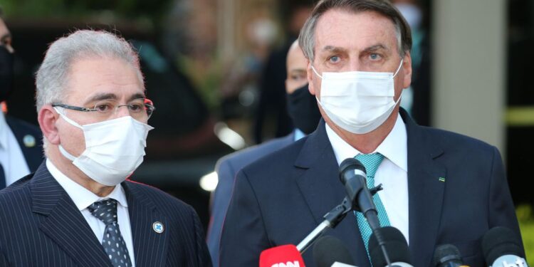 Governo formaliza contrato com Fiocruz para vacina de Oxford