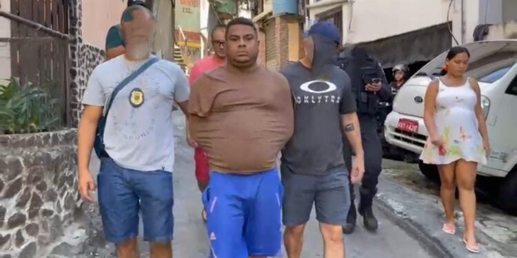 Operação Extração, do Denarc, localiza maior traficante de Sergipe dentro da Rocinha, no RJ