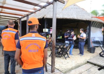 Prefeitura de Aracaju fiscaliza cumprimento das medidas de biossegurança em bares e restaurantes neste sábado, 5