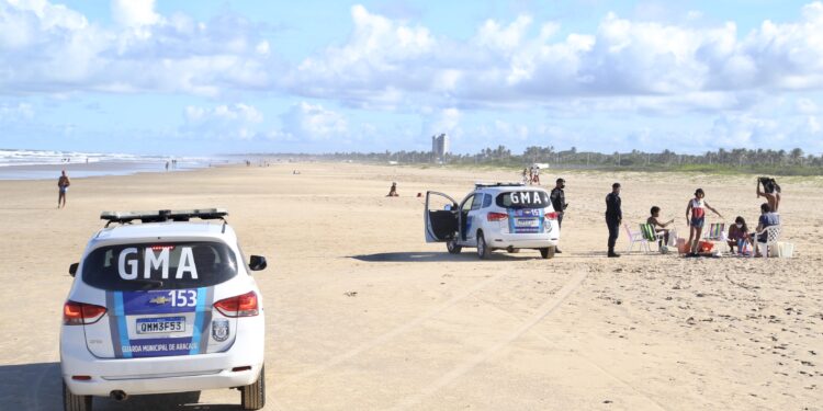 Aracaju reforça fiscalização nas praias por conta da pandemia neste domingo, 13