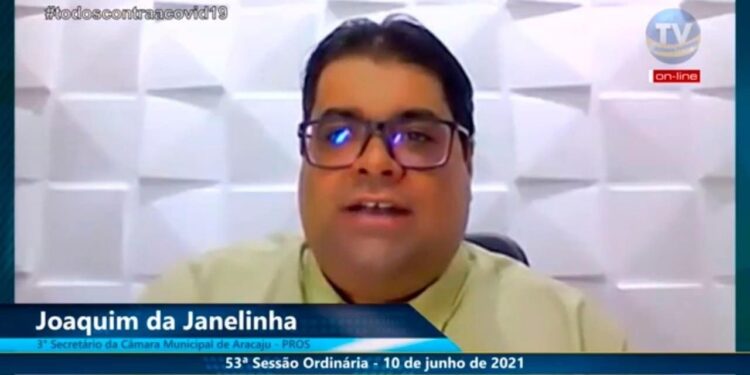 “É necessário uma força-tarefa de tapa-buracos para o Paraíso do Sul”, disse Joaquim da Janelinha
