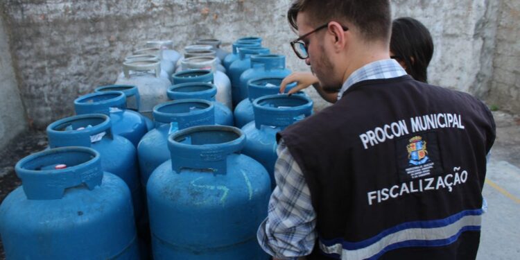 Procon Aracaju disponibiliza pesquisa comparativa de preços do gás de cozinha