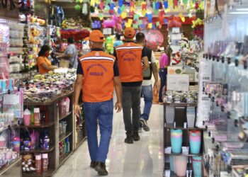 Força-tarefa fiscaliza lojas do Centro para cumprimento de normas de biossegurança