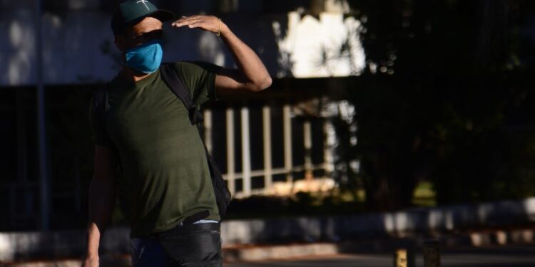 Covid-19: Brasil acumula 498,4 mil mortes e 17,8 milhões de infectados