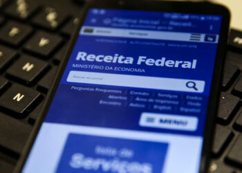 Receita paga restituições do segundo lote do IRPF 2021