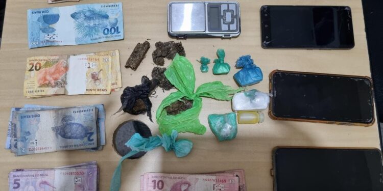Polícia Civil de Carmópolis efetua prisão de suspeito de tráfico que escondia drogas em interruptores