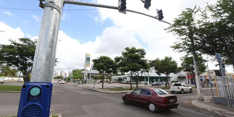 Semáforos inteligentes garantem melhoria na mobilidade urbana de Aracaju
