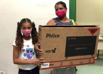 Prefeitura de Laranjeiras entrega prêmios da campanha Matrícula Premiada