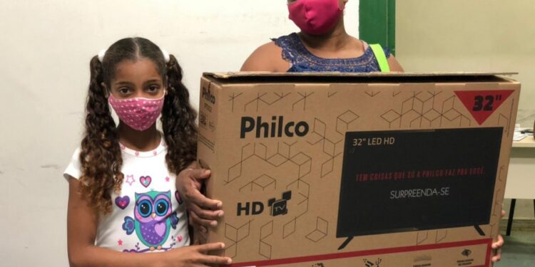 Prefeitura de Laranjeiras entrega prêmios da campanha Matrícula Premiada