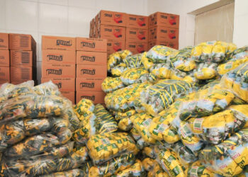 Prefeitura de São Cristóvão recebe doação de alimentos produzidos pela Maratá