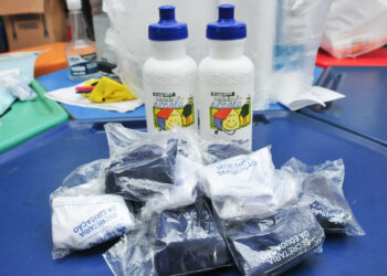 Prefeitura de São Cristóvão entrega kits de segurança individual aos alunos