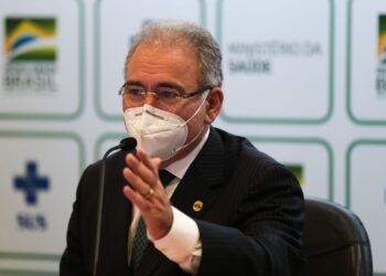 Ministro diz que 160 milhões serão vacinados até dezembro no Brasil