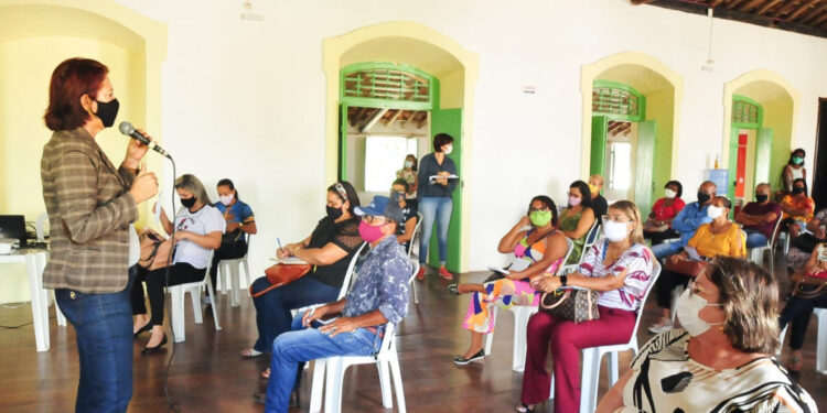 Secretaria de Educação reúne diretores com foco no retorno às aulas em São Cristóvão