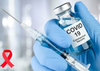 Saúde reforça que pessoas entre 18 e 59 anos que vivem com o HIV, devem se vacinar contra a Covid-19