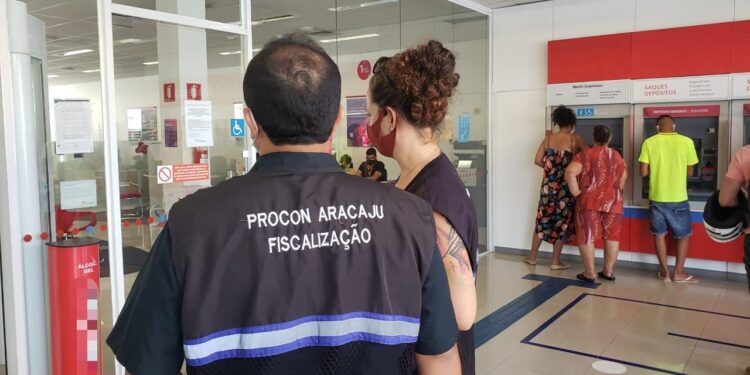 Procon Aracaju orienta aposentados sobre relação com instituições financeiras