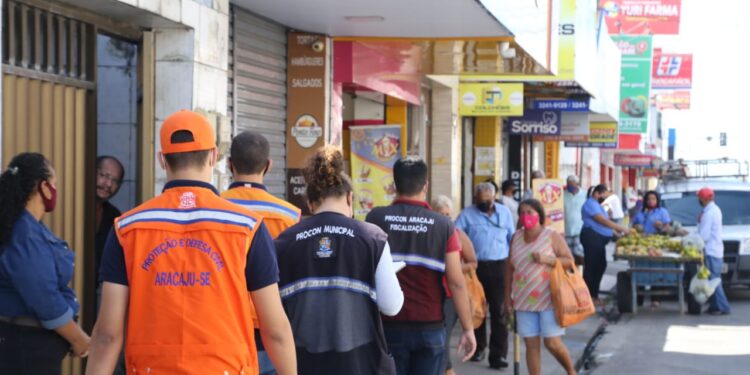 Força-tarefa realiza fiscalização no comércio durante ponto facultativo do São Pedro