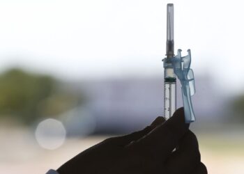 Brasil registra 17,9 milhões de casos de covid-19 e 501,8 mil mortes