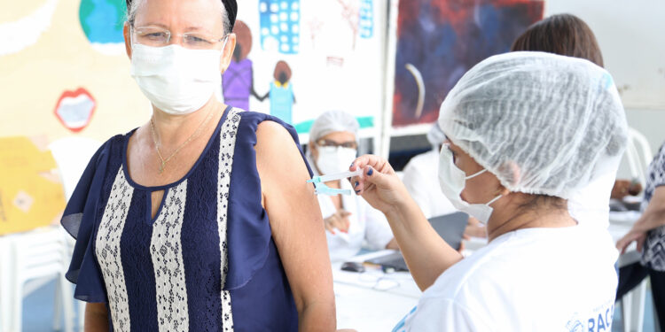 Covid-19: Prefeitura imunizou mais 3.971 aracajuanos nesta terça-feira, 8