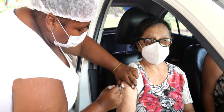 Prefeitura encerra o mês com mais de 265 mil aracajuanos vacinados contra covid-19