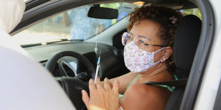 Aracaju vacinou mais de nove mil aracajuanos nesta sexta-feira, 18