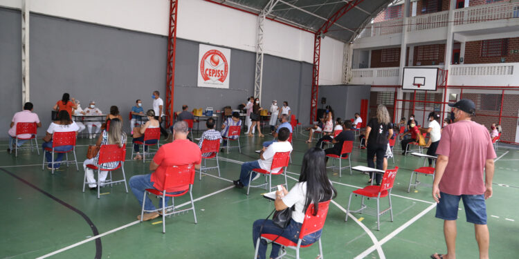 Aracaju vacinou 8.207 pessoas contra a covid-19 nesta quinta-feira, 17