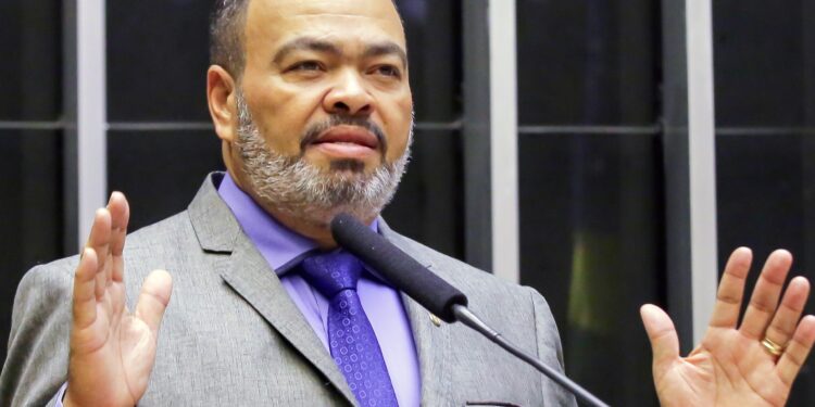 Após ser internado em UTI, deputado Valdevan fará cirurgia no coração em São Paulo