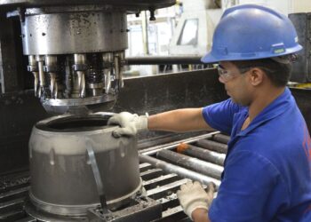 Indústria cresce em maio em 11 dos 15 locais pesquisados pelo IBGE